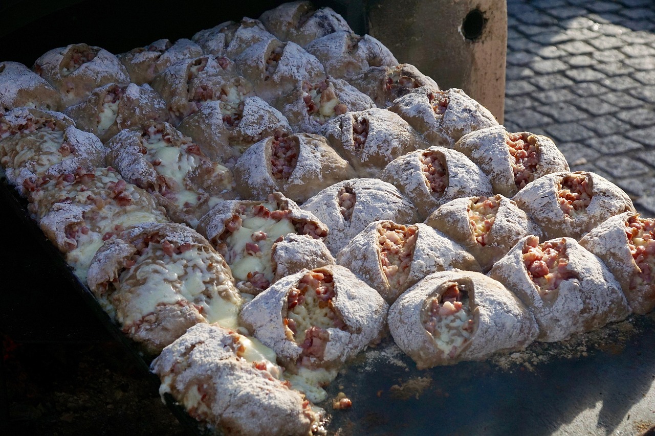 Домашняя печь с куличом в духовке